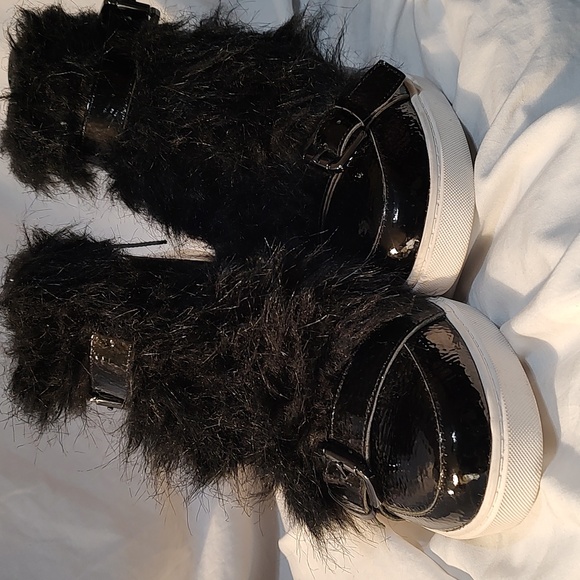 Linea Paolo patent leather and faux fur wedge sneaker - Picture 2 of 7